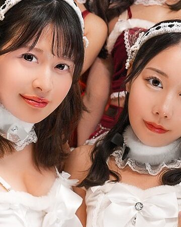 指マン×指マン❤紅白の可愛いサンタコスを纏った美女たちと乱交SEX！抜群のプロポーションに度肝を抜かされた男たちはフル勃起！まさに性なる夜といわんばかりのクリスマスナイトに発展！【ことね/まいな/えみ/ななみ】Verことね＆まいな